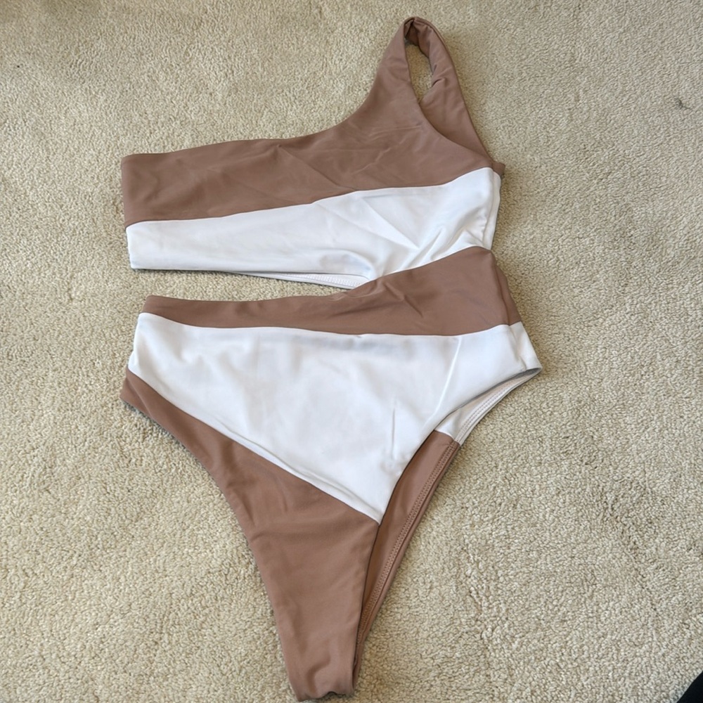 White and nude - One Piece Revolve - Camila Coelho